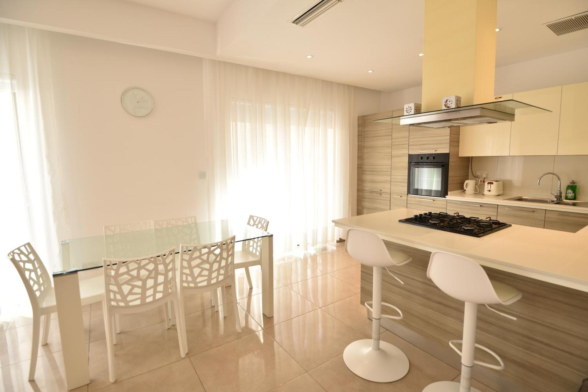 Apartment Seaview Home, By The Sea Sliema